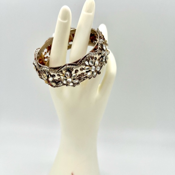 Vintage Floral Rhinestone Gold Tone Bracelet - Picture 2 of 8